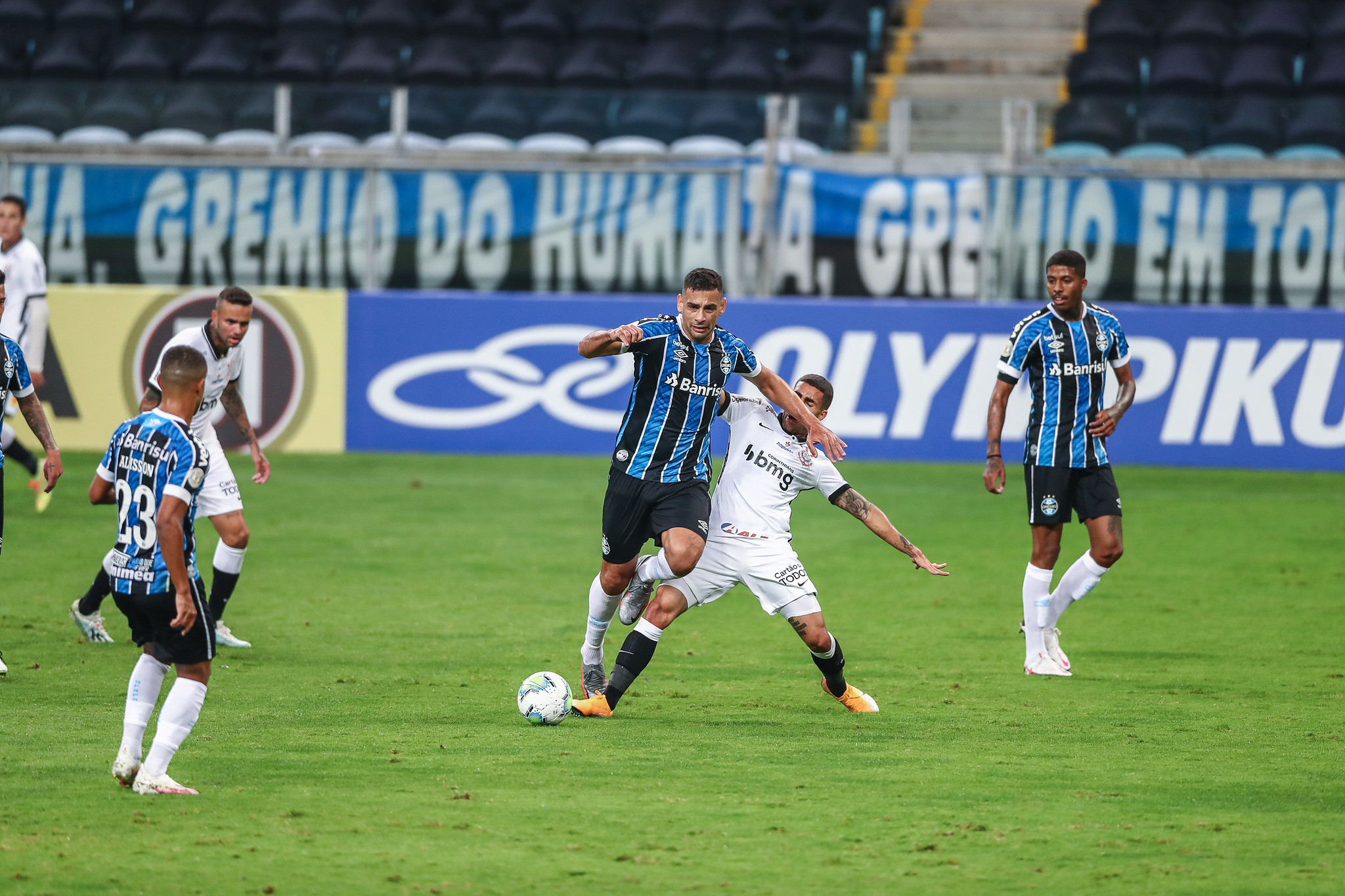 Grêmio jogou melhor, mas não saiu do 0 a 0 com o Corinthians Foto: Lucas Uebel