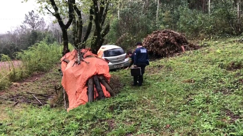Carro com dois corpos foi encontrado em Condor ?- Foto: Reprodução / RBS TV