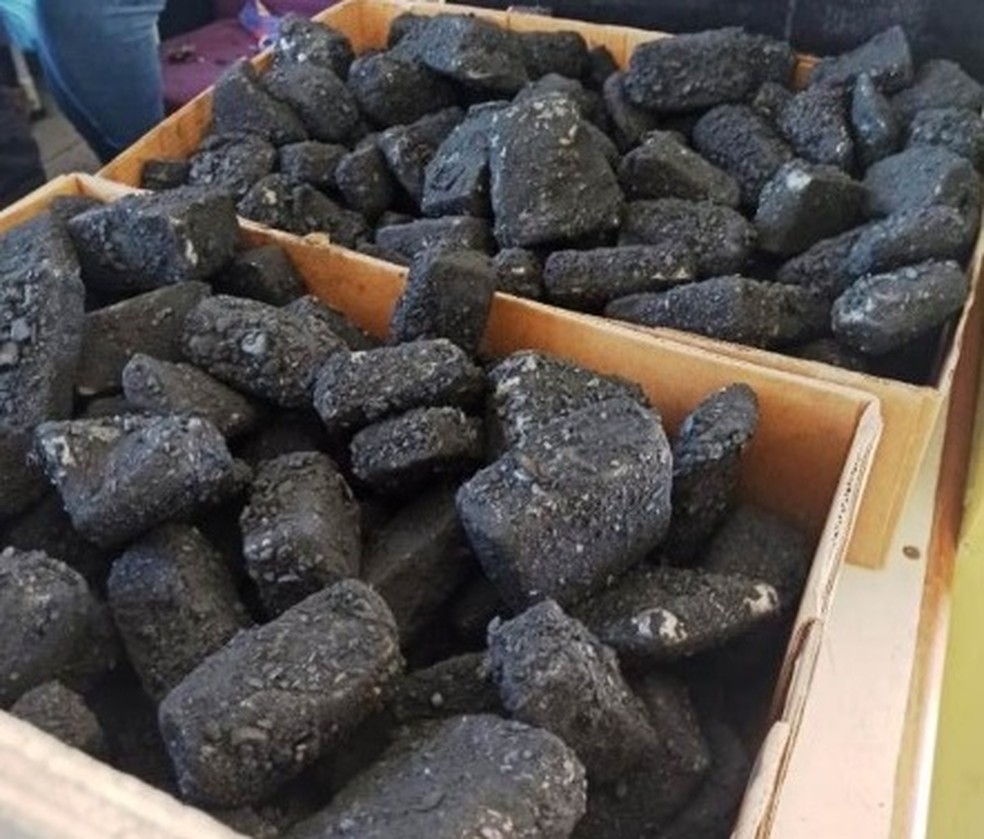 Ao inspecionar sacos de carvão levados para o almoço, policiais penais encontraram drogas - Foto: Divulgação/Susepe