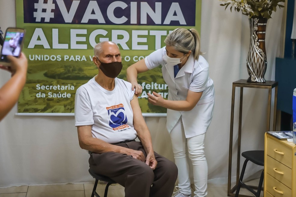 Idosos residentes de ILPIs, segundo a prefeitura, já foram vacinados em Alegrete - Foto: Divulgação/Prefeitura de Alegrete
