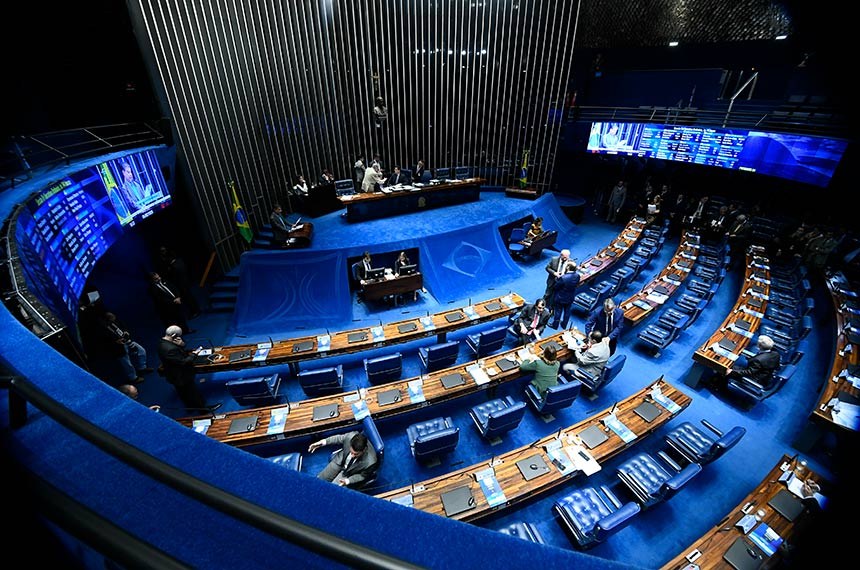Texto prevê mecanismos em caso de descumprimento do teto de gastos Foto: Marcos Oliveira/Agência Senado