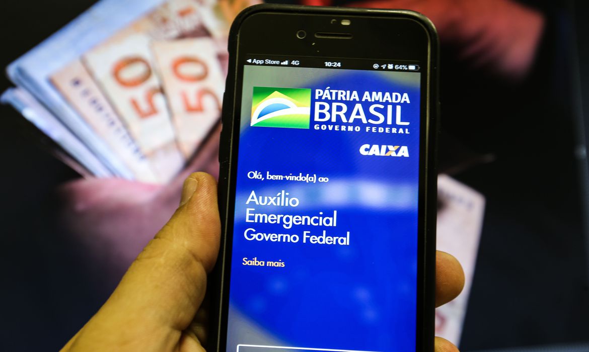 Parlamentares protocolam emendas que visam aumentar valor do benefício, recriado em 2021 com quatro parcelas de até R$ 375 Foto: Marcello Casal Jr/Agência Brasil