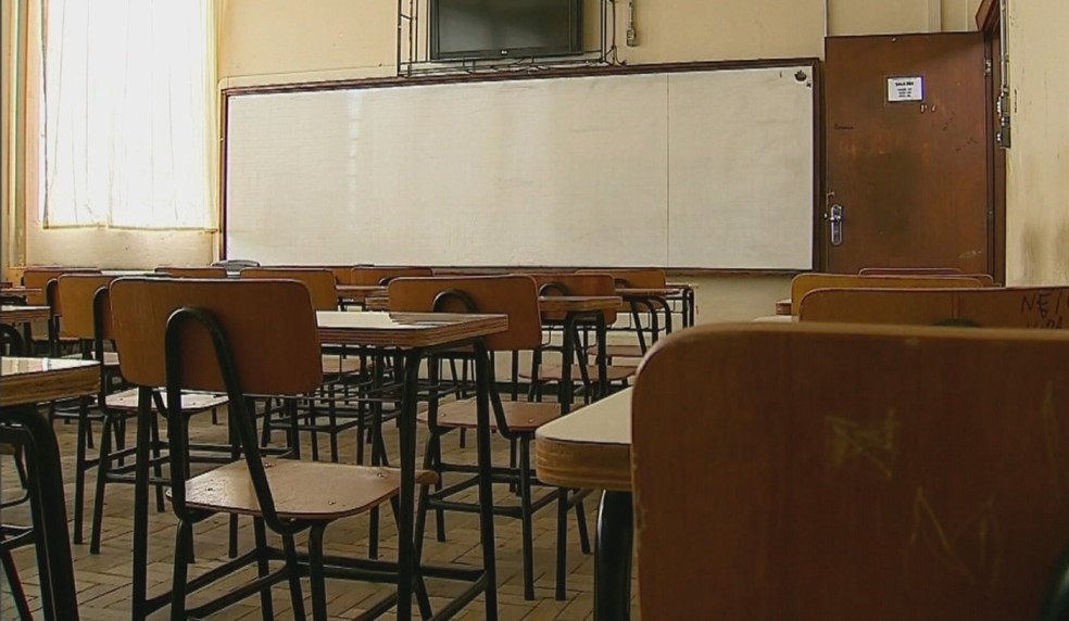 Sala de aula vazia no RS durante a pandemia - Foto: Reprodução/RBS TV