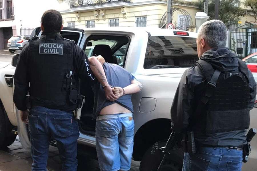 Outro homem foi preso no local. (Foto: Polícia Civil / Divulgação)