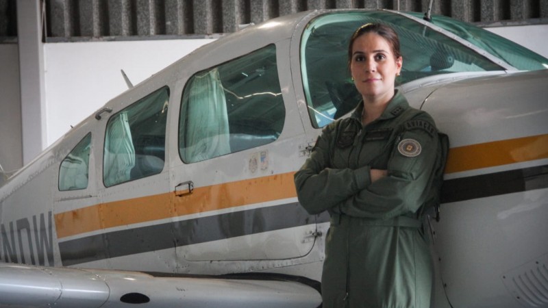 "A experiência do voo é melhor do que eu imaginava", afirma a capitã Mariana, classificada em primeiro lugar no curso - Foto: Everton Ubal / PM5