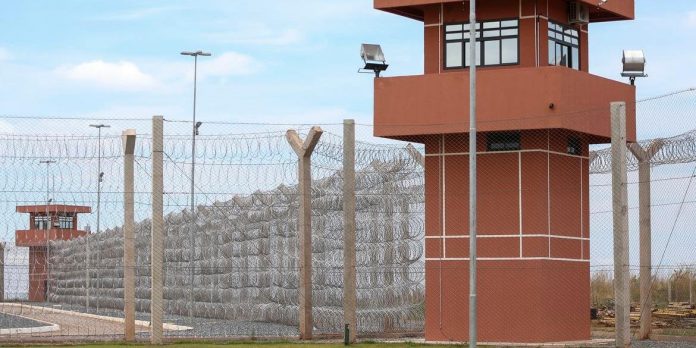 Cada preso terá direito a uma visita mensal com duração de uma hora, com a companhia de uma criança ou adolescente Foto: Marcello Casal Jr/Agência Brasil