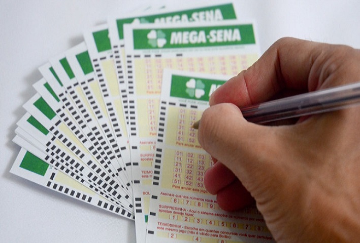 Apostas podem ser feitas até as 19h em lotéricas ou pela internet Foto: EBC