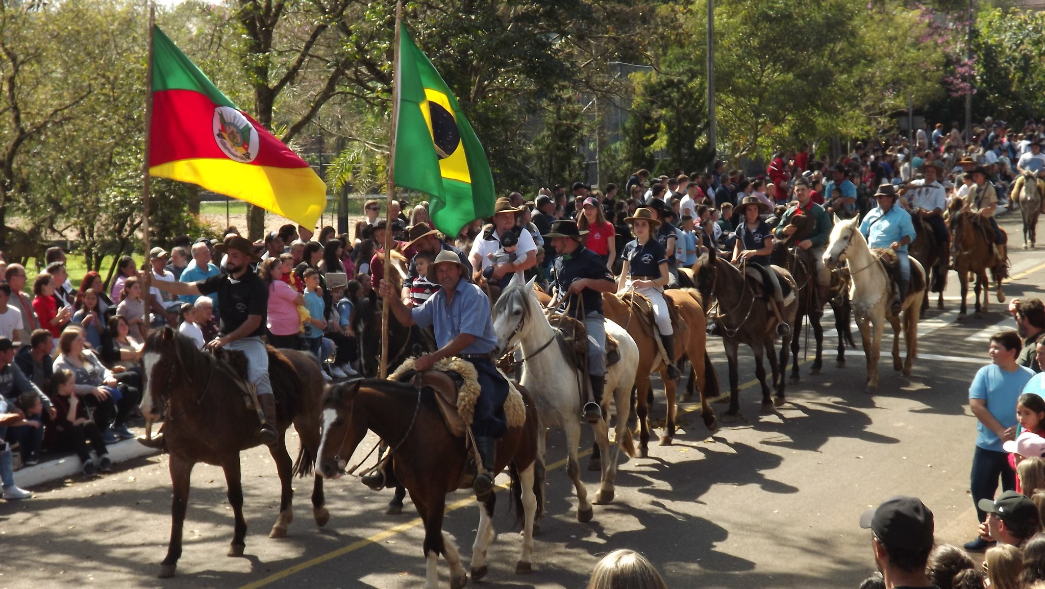 Desfile Cívico em Paverama: Foto divulgação/P.M. de Paverama