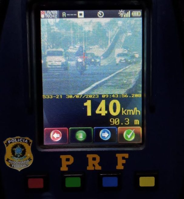 Conforme a PRF, a fiscalização com radar móvel ocorreu em um trecho crítico para acidentes graves Foto: PRF/Divulgação