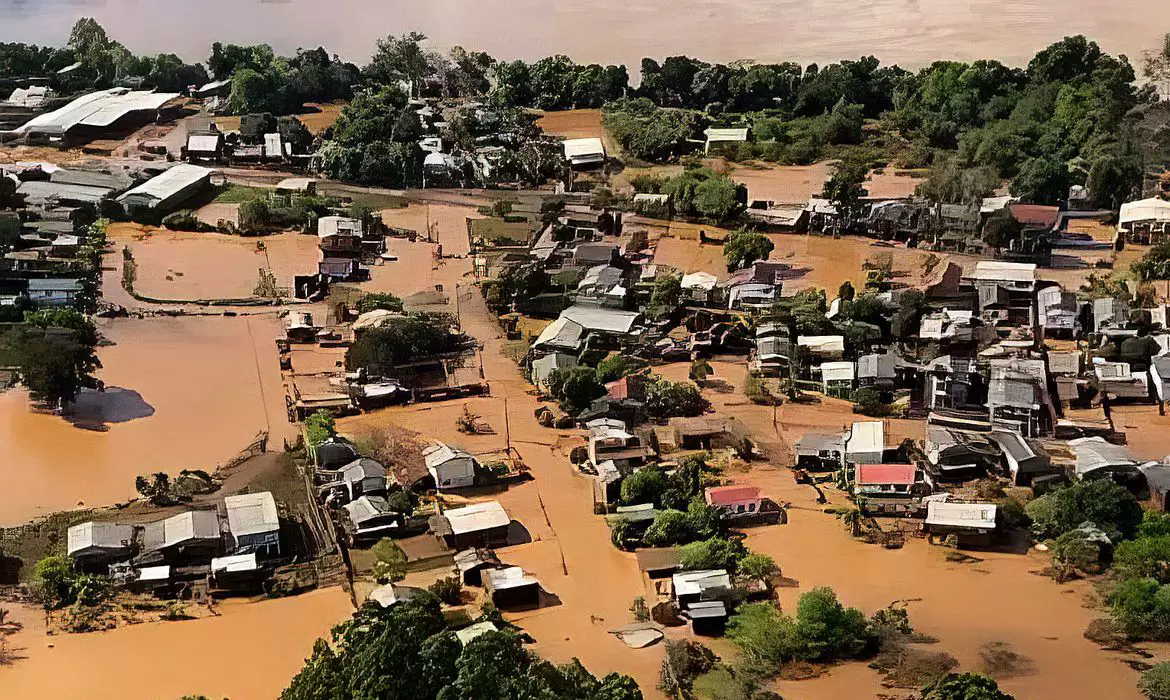 Mais de 406 mil pessoas estão desalojadas ou desabrigadas no Estado Foto: Marinha do Brasil