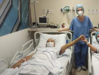 Marido recebe rim da esposa em transplante no Hospital Moinhos de Vento