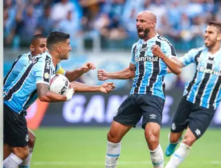 Grêmio sai atrás mas vira, ganha nos pênaltis e está na final do Gauchão 2023