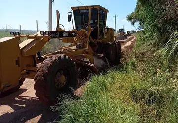 A Secretaria de Obras está intensificando os trabalhos de recuperação das estradas gerais de Paverama