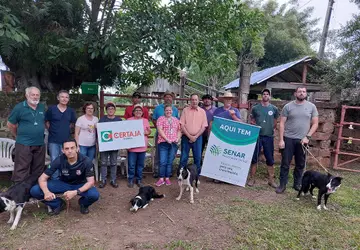 Foto divulgação: Certaja Energia - Adestramento : Em Taquari, curso "Adestramento de cães" reuniu 11 participantes