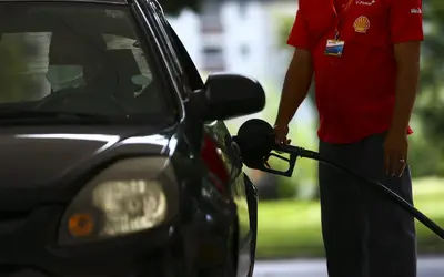 Gasolina chega a R$ 8,49 em SP após volta de impostos federais