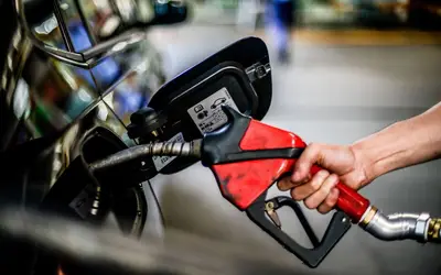Preço médio da gasolina nos postos cai e atinge menor patamar desde agosto