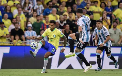 Diante da Argentina, Seleção Brasileira sofre sua terceira derrota seguida nas Eliminatórias da Copa do Mundo