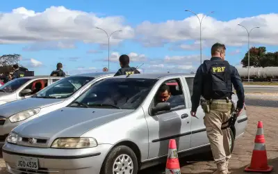 Polícia Rodoviária Federal dá dicas de segurança para quem vai pegar a estrada no carnaval; confira